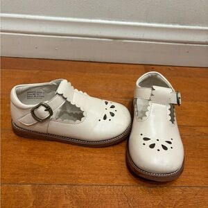 Size 8T Mary Jane Ivory Girl Shoes